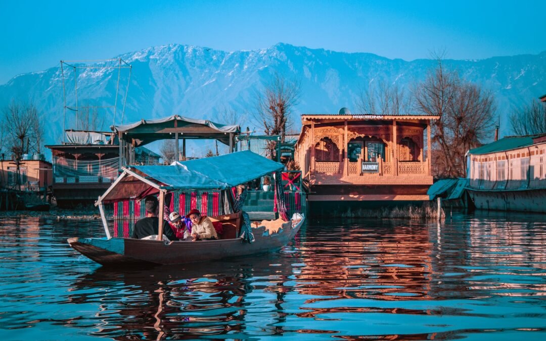 Unveiling Dal Lake’s Magic: Unforgettable Houseboat Hopping with Meals Tour & Travel